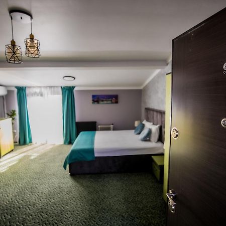 Nelana Hostel Cluj-Napoca Buitenkant foto