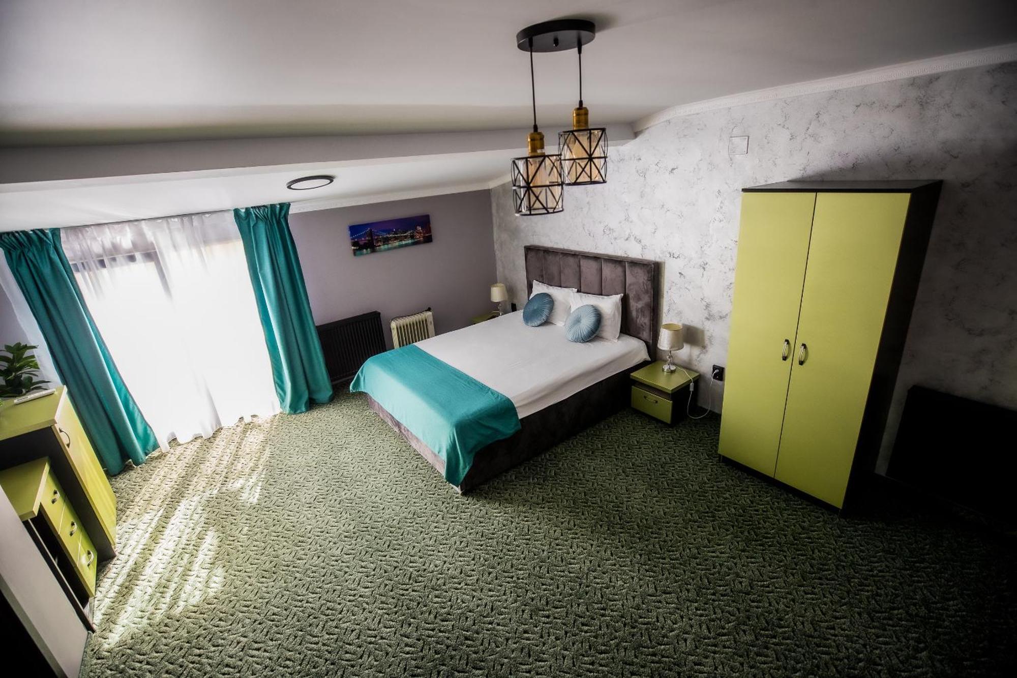 Nelana Hostel Cluj-Napoca Buitenkant foto
