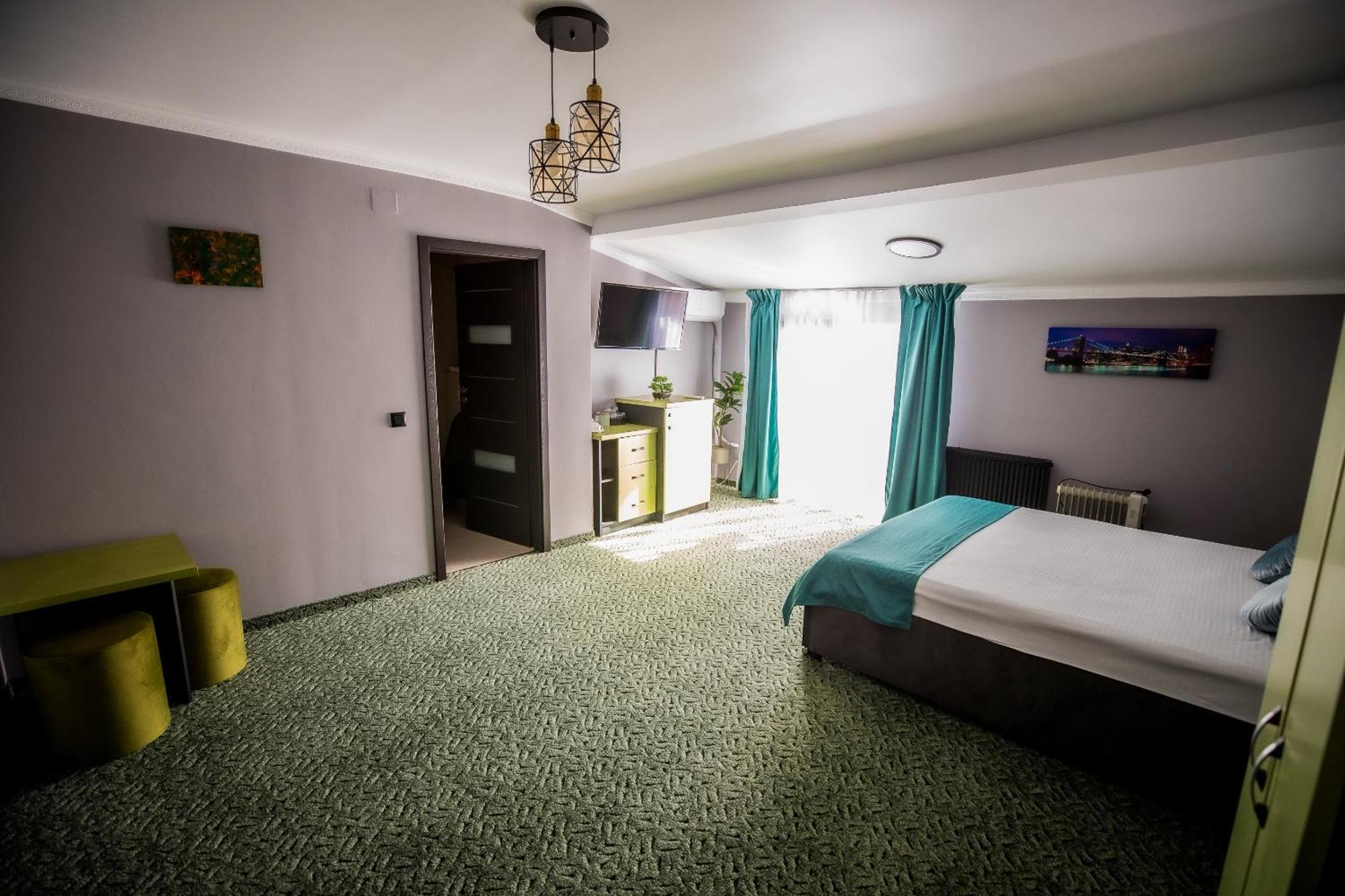 Nelana Hostel Cluj-Napoca Buitenkant foto