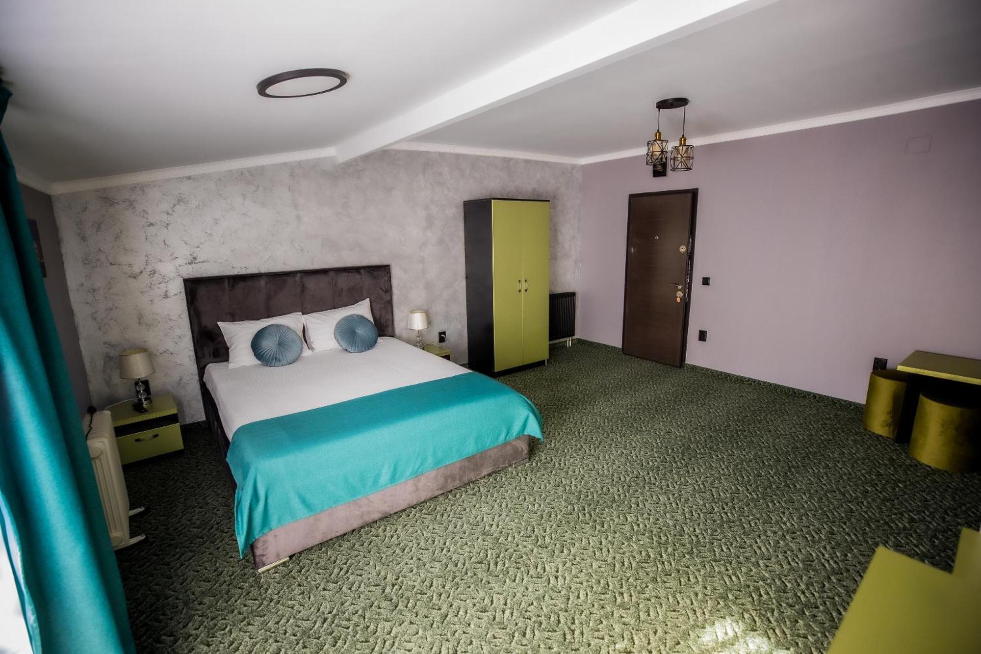 Nelana Hostel Cluj-Napoca Buitenkant foto