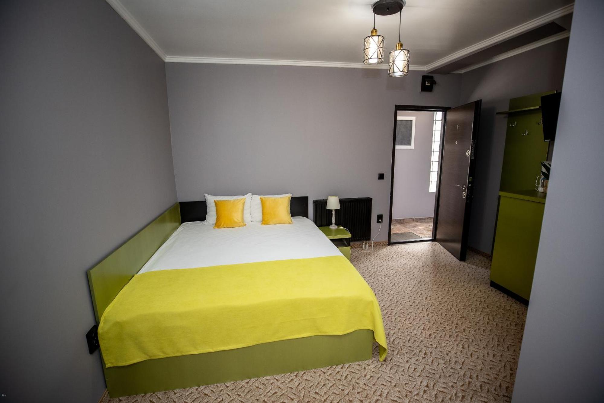 Nelana Hostel Cluj-Napoca Buitenkant foto