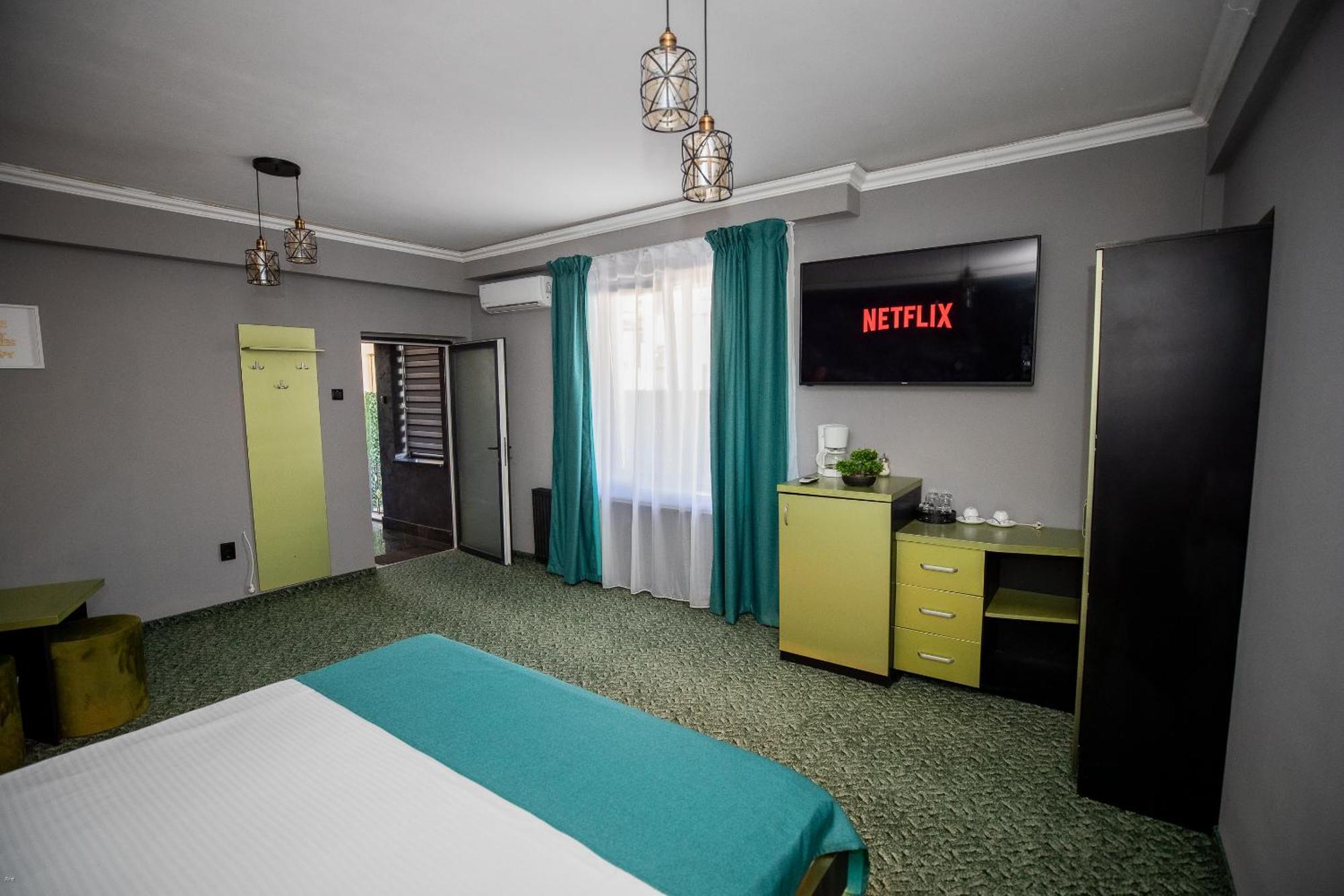 Nelana Hostel Cluj-Napoca Buitenkant foto