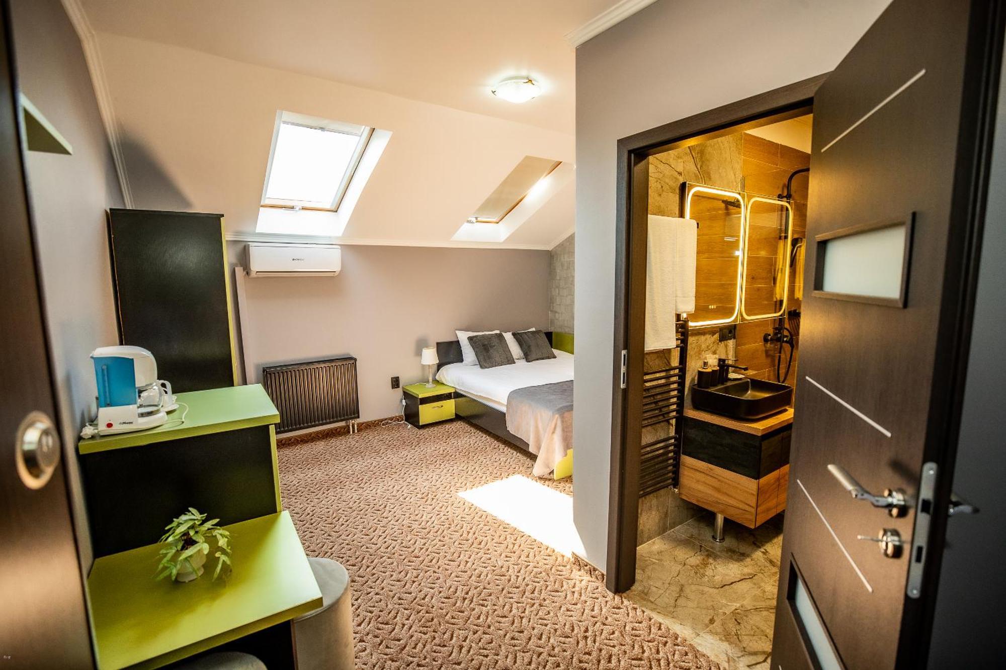 Nelana Hostel Cluj-Napoca Buitenkant foto