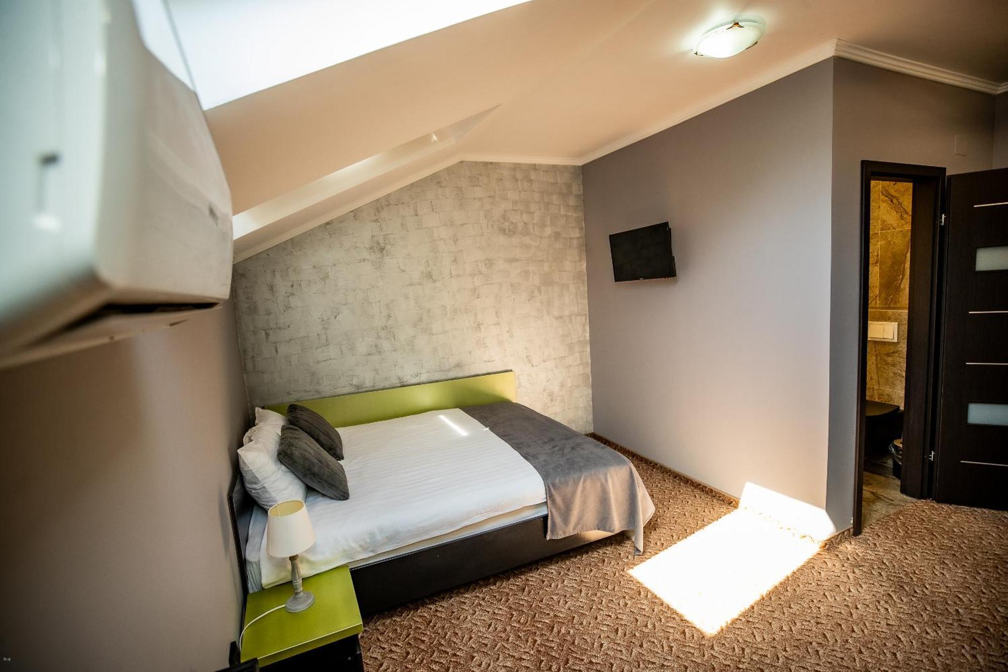 Nelana Hostel Cluj-Napoca Buitenkant foto