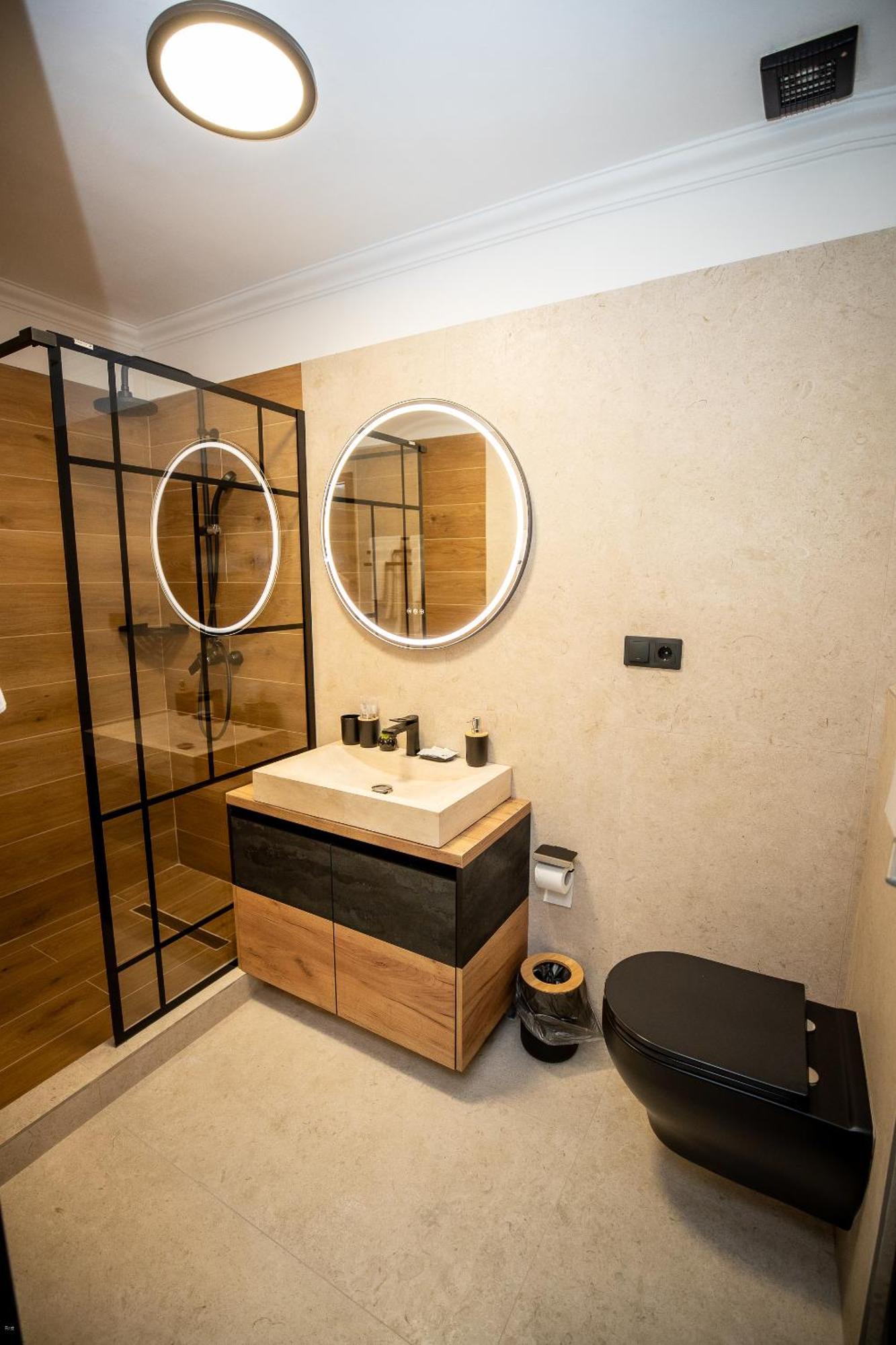 Nelana Hostel Cluj-Napoca Buitenkant foto