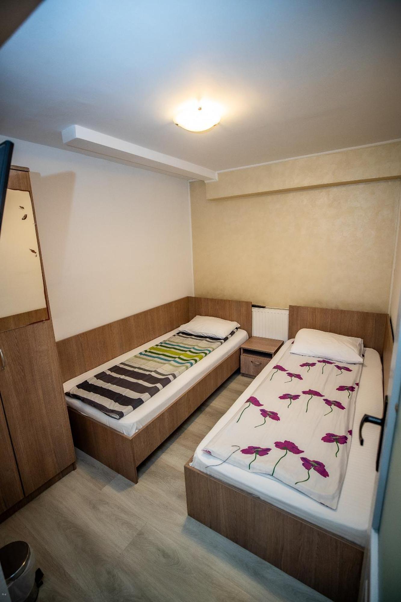 Nelana Hostel Cluj-Napoca Buitenkant foto