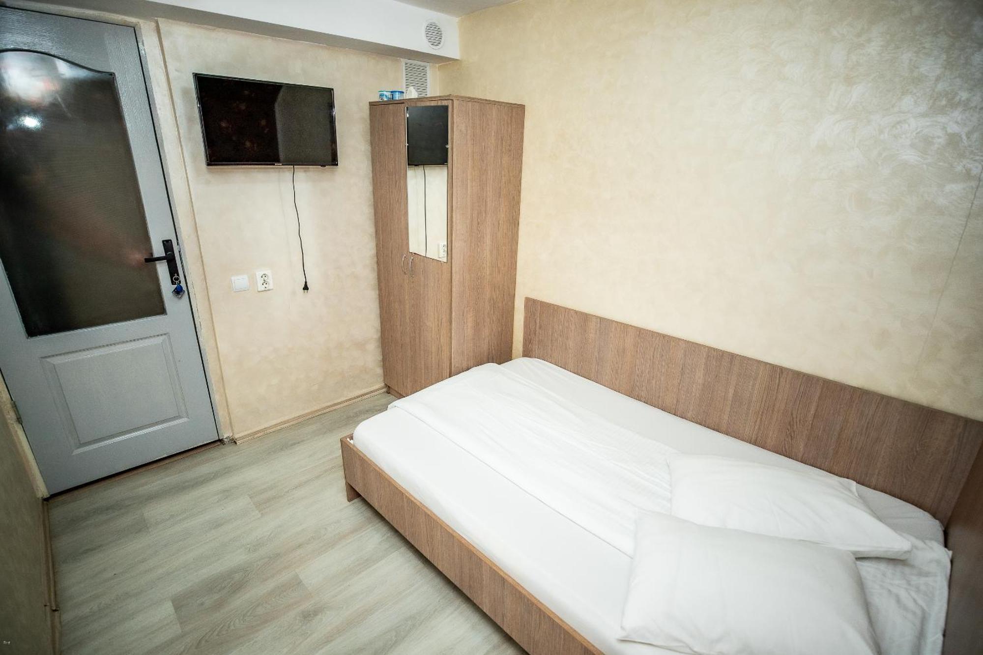Nelana Hostel Cluj-Napoca Buitenkant foto