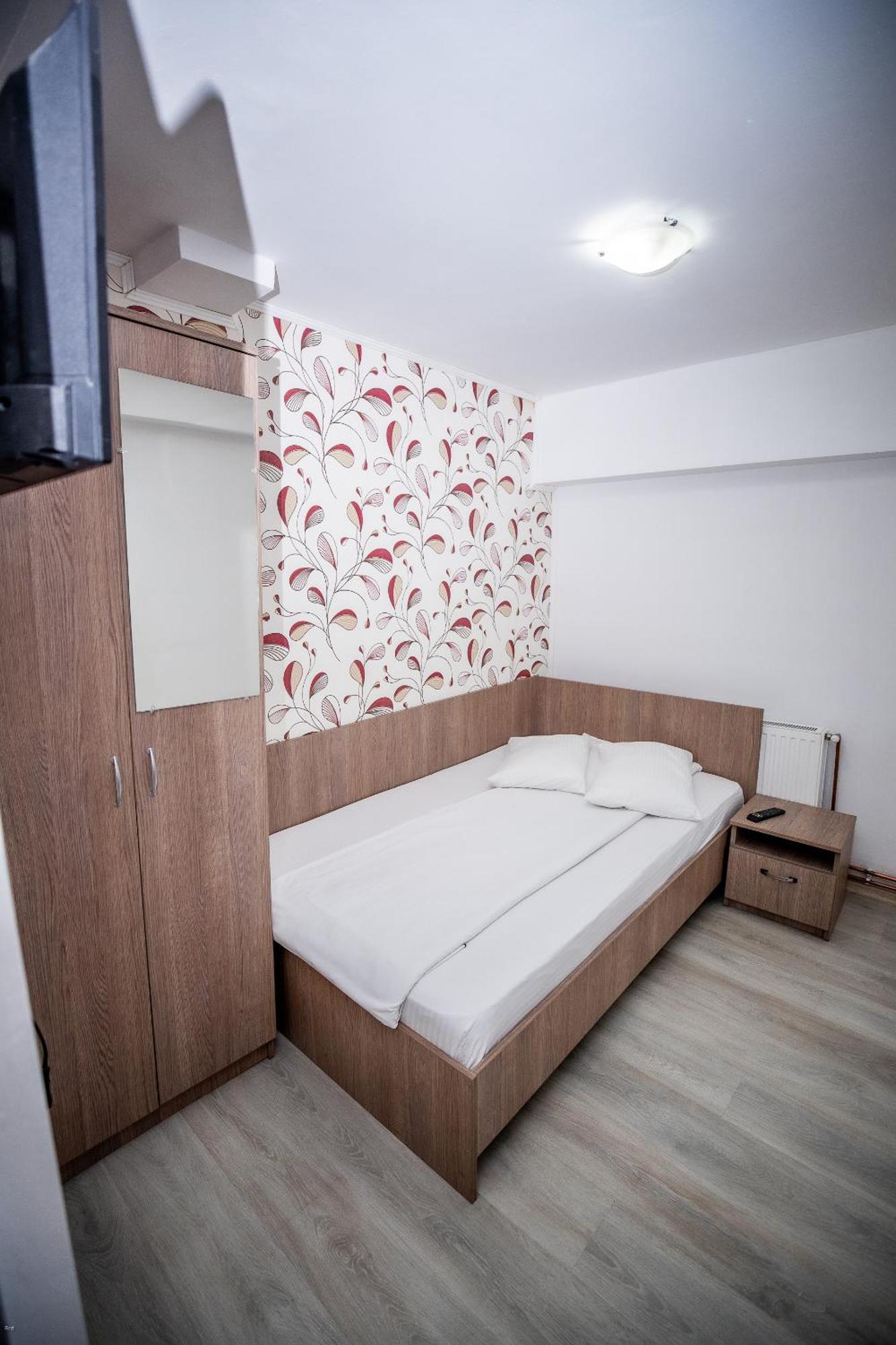 Nelana Hostel Cluj-Napoca Buitenkant foto