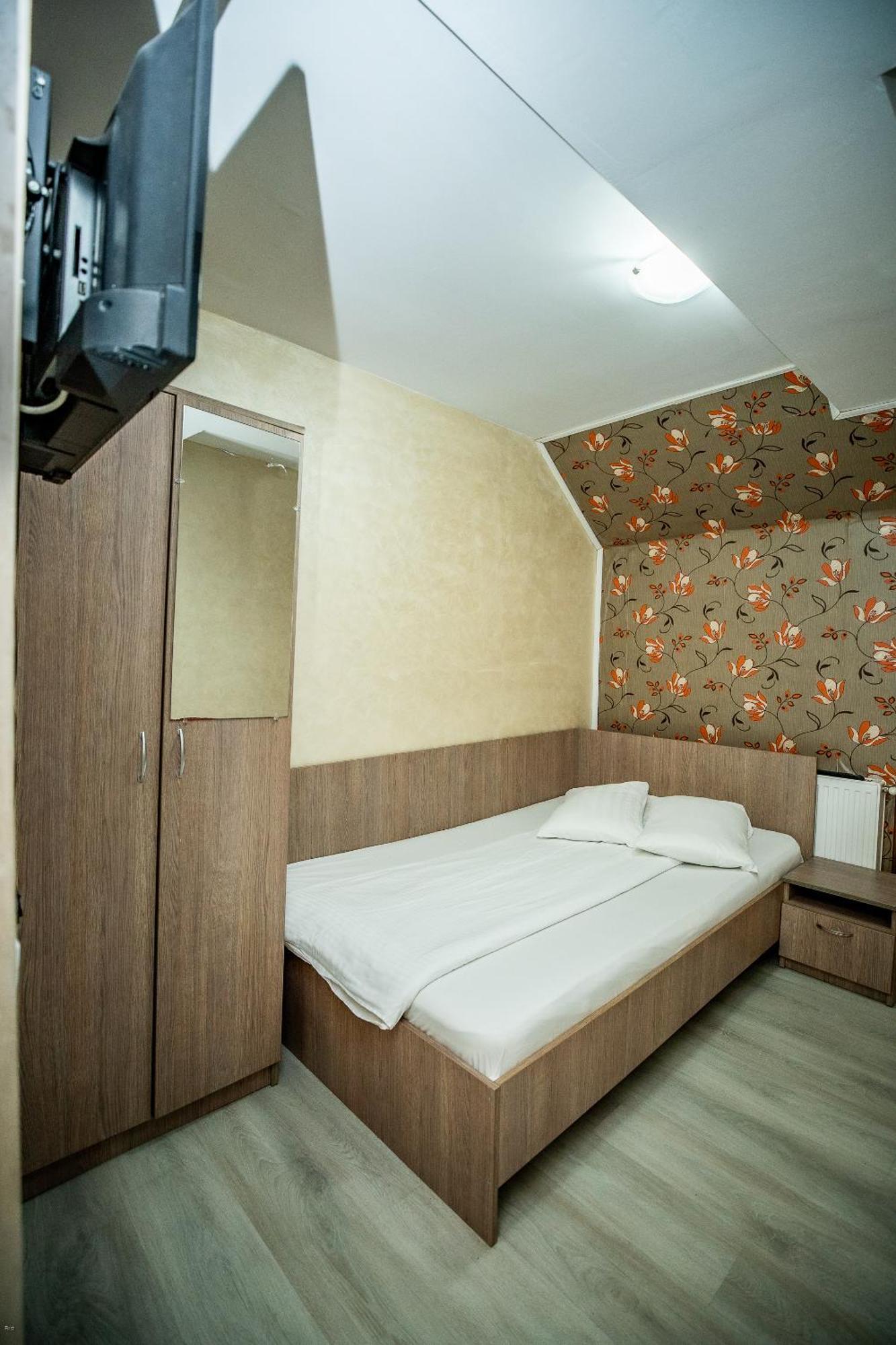 Nelana Hostel Cluj-Napoca Buitenkant foto