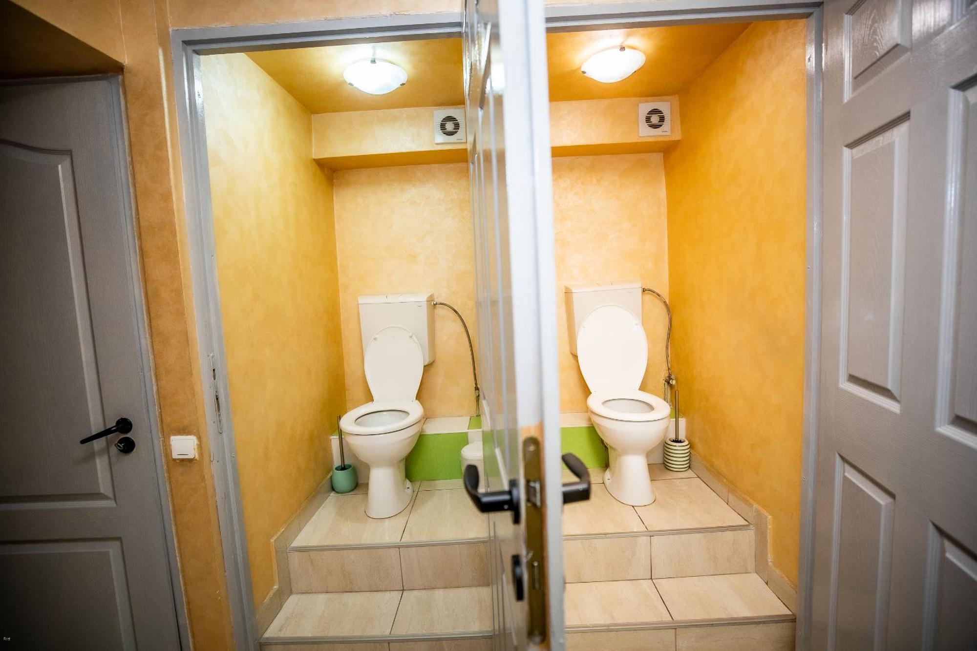 Nelana Hostel Cluj-Napoca Buitenkant foto