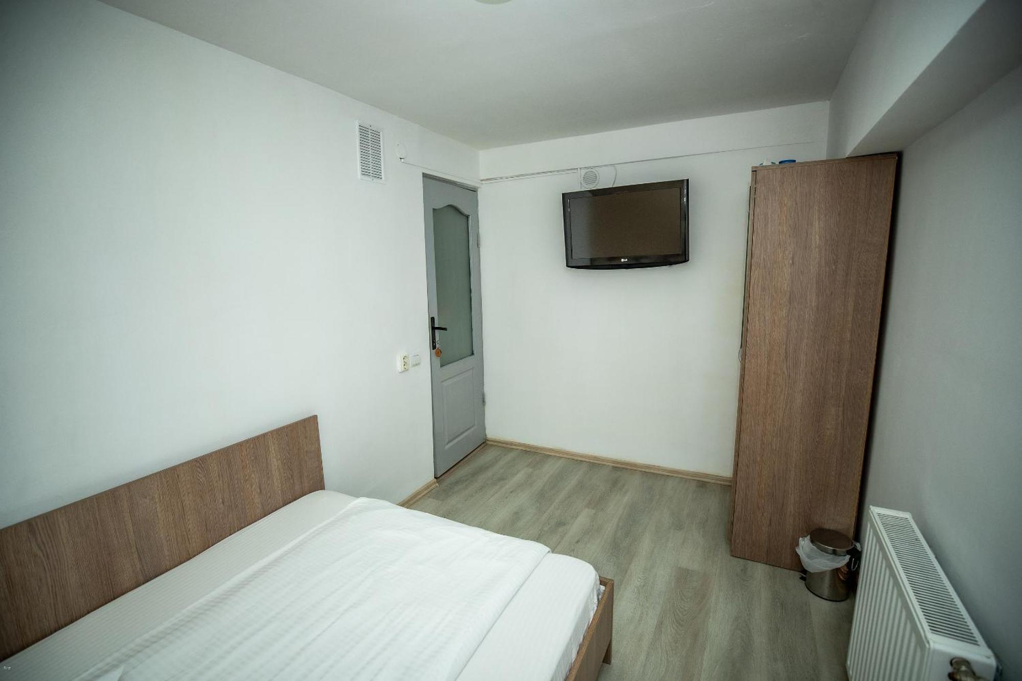 Nelana Hostel Cluj-Napoca Buitenkant foto