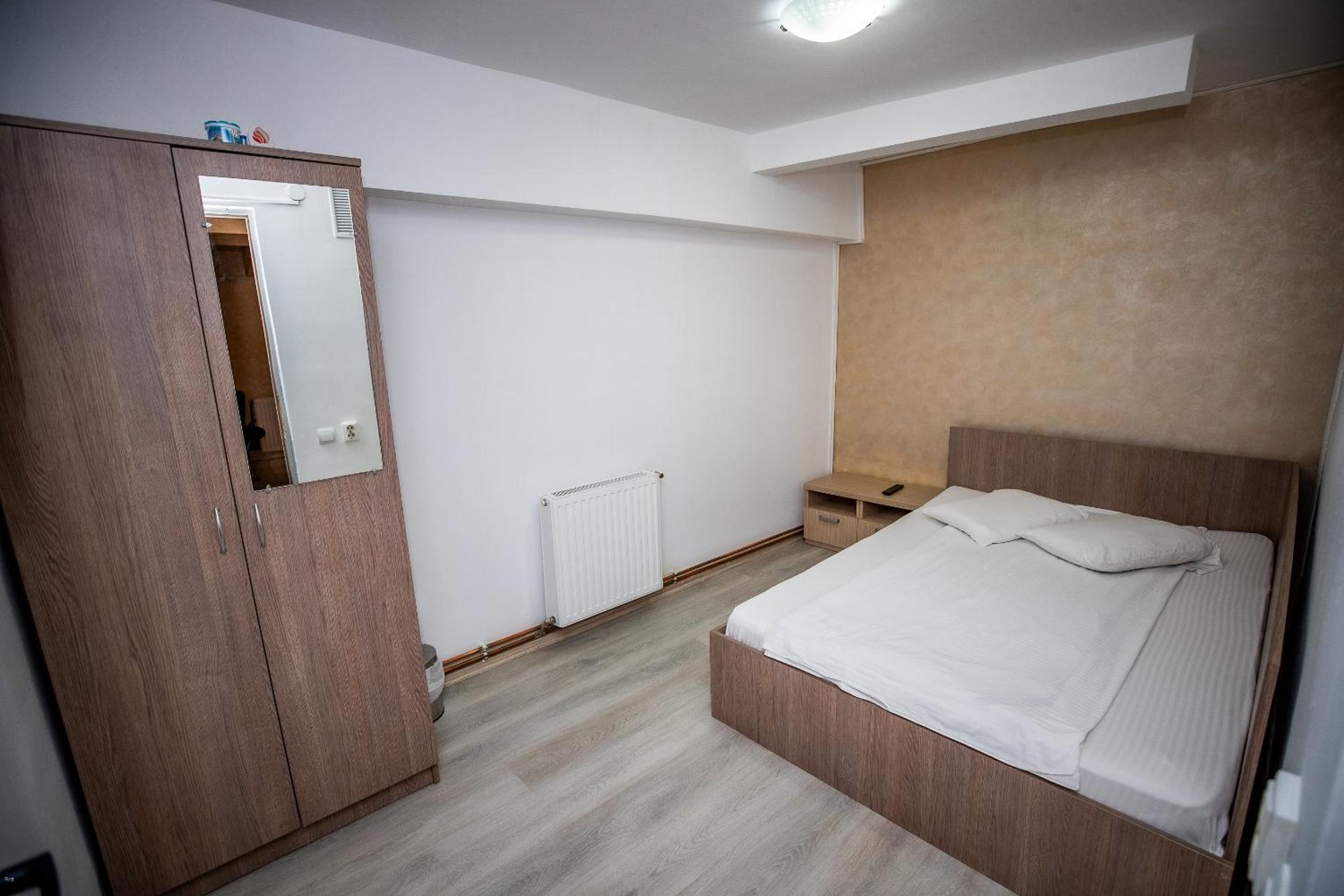 Nelana Hostel Cluj-Napoca Buitenkant foto