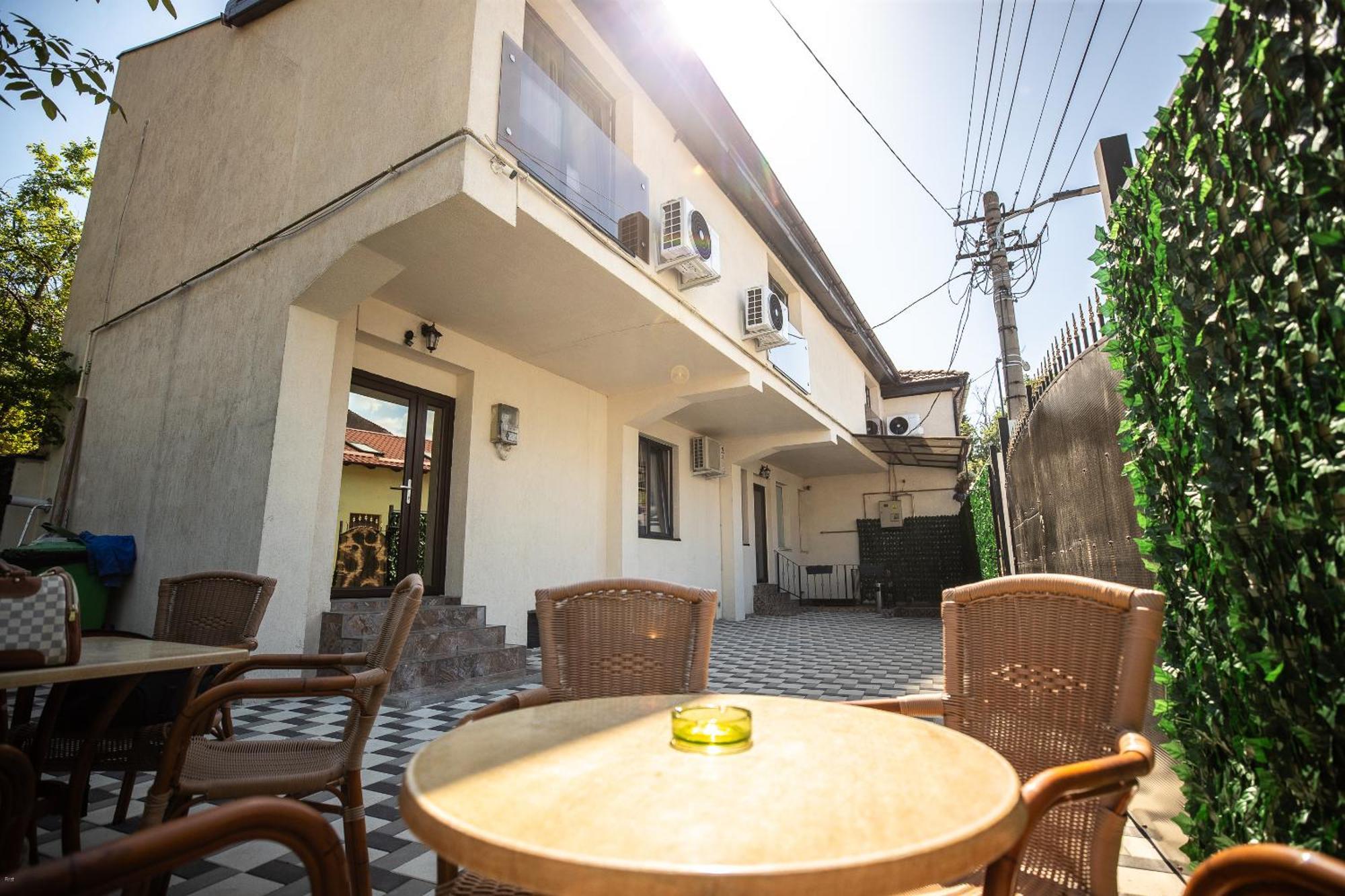 Nelana Hostel Cluj-Napoca Buitenkant foto
