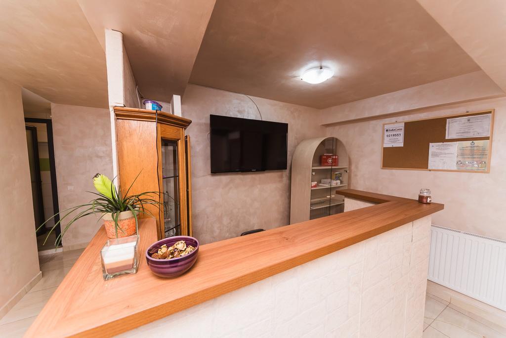 Nelana Hostel Cluj-Napoca Buitenkant foto