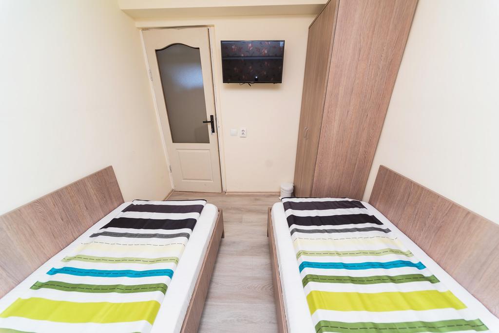 Nelana Hostel Cluj-Napoca Buitenkant foto