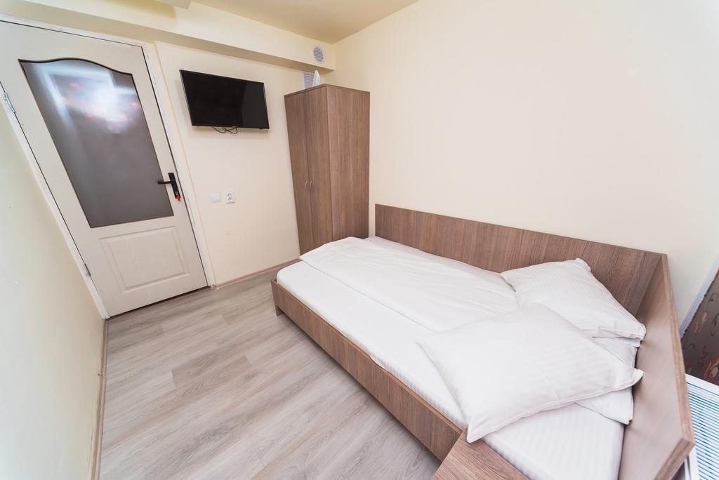 Nelana Hostel Cluj-Napoca Buitenkant foto