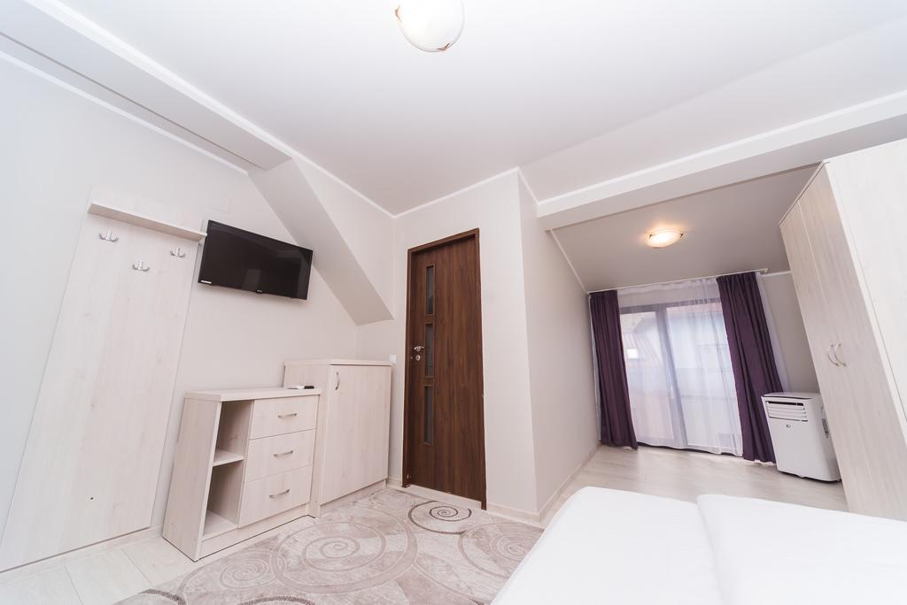 Nelana Hostel Cluj-Napoca Buitenkant foto