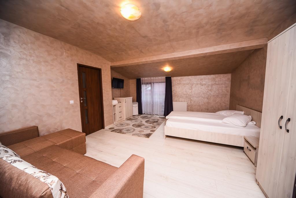 Nelana Hostel Cluj-Napoca Buitenkant foto