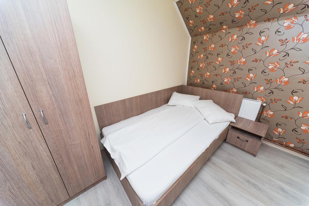 Nelana Hostel Cluj-Napoca Buitenkant foto