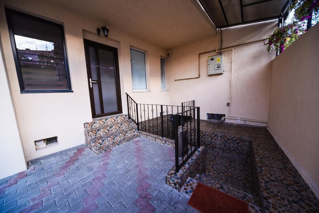 Nelana Hostel Cluj-Napoca Buitenkant foto