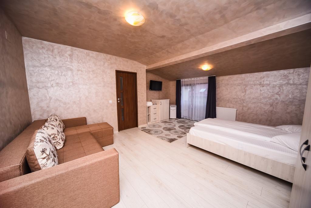 Nelana Hostel Cluj-Napoca Buitenkant foto