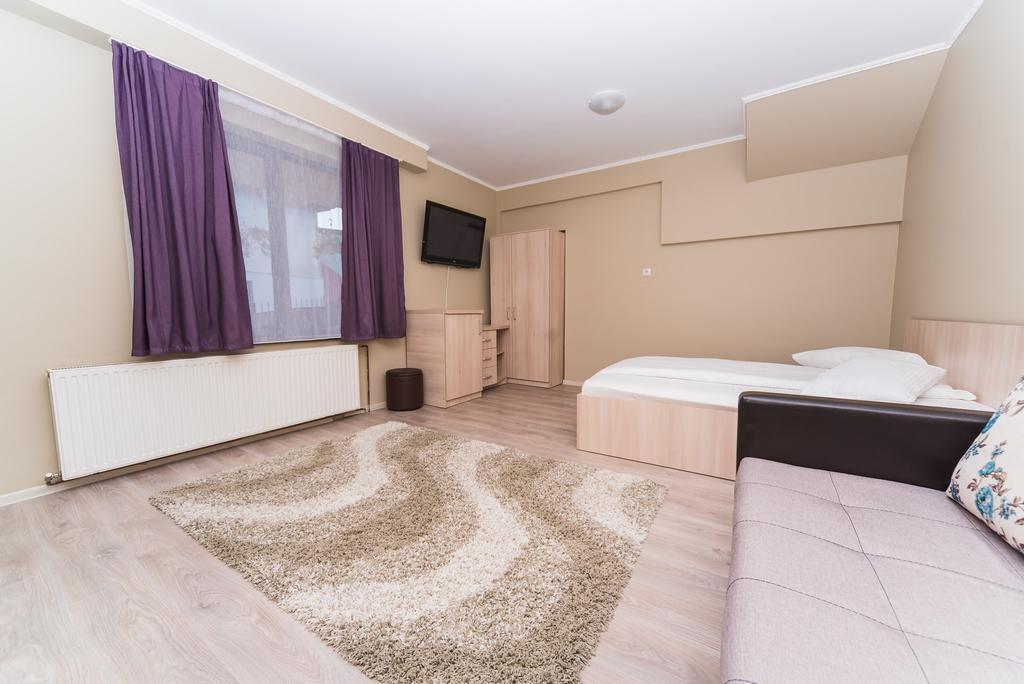 Nelana Hostel Cluj-Napoca Buitenkant foto