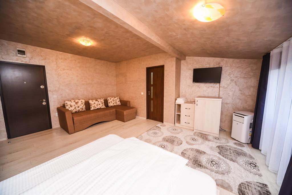 Nelana Hostel Cluj-Napoca Buitenkant foto